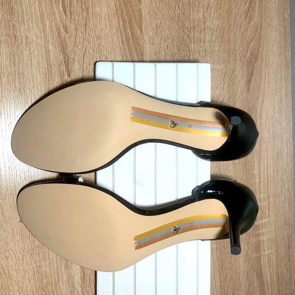 BRAND NEW! Never worn PATENT BLACK STRAP HEEL - Picture 2 of 4